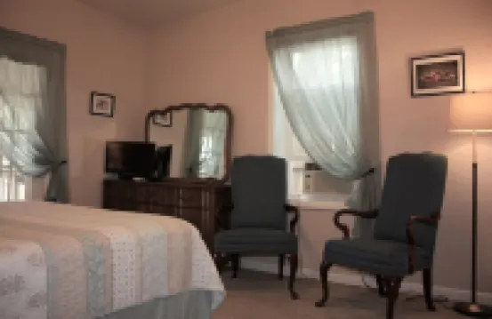 Quaint Cottage Close to Downtown and Dog Friendly!