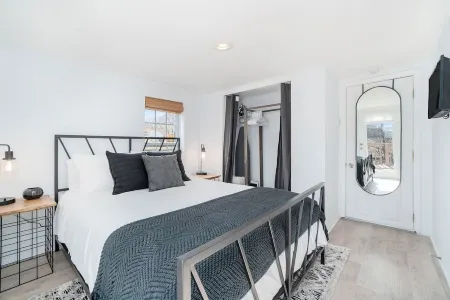 The Mulberry House: Cozy Home In Downtown Olathe