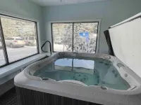 Luxury 1BR, ski in/out at Snowshoe! Hotele w: Edray