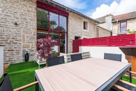 Charmante Maison Climatisée Avec son Jardin à 10 Minutes de Dijon Отели в г. Марсанне-ла-Кот