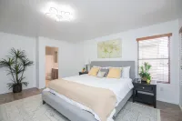 Stylish Vacation Home Phoenix - Low Rates NOW!