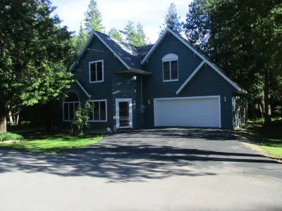 Quiet and secluded yet walking distance to the beach and Ephraim town center!