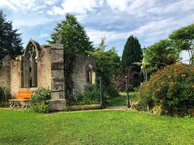 Gardenside Lodge Self - Catering Dog Friendly Holiday Home in County Durham Các khách sạn gần Auckland Castle