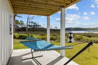 Summer Breeze beach and boaters retreat. Brand new house with tons of activities Hotels in Carteret County