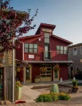 'The Windward Studio' at SeaStar Lofts -- on the Waterfront! Summit Learning Center附近的飯店