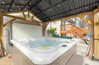 Kansas Escape with Movie Room, Hot Tub, Mini Golf, Pickleball, Game Room & more!