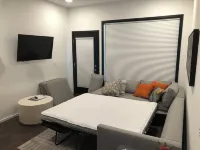 Walk to the Gulch! Pool is Open! Free Parking! Sleeps 6! Walk to Murals!