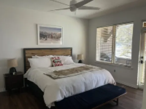 Gorgeous Ski-In Ski-Out Condo on Beaver Creek Mountain Hotels in Edwards