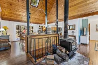 Cozy 5 Br 4BA Cabin Pool Table Game Rm 2.5 Acs BBQ Dogs on Way to Grand Canyon