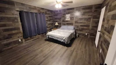 Cozy 4-bedroom Hobet House less than 1 mile to Ivy Branch Trailhead.