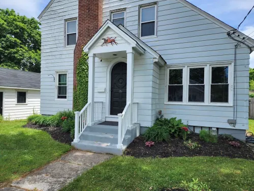 Saratoga Eastside home - Walking close to Track &  SPAC, pet friendly