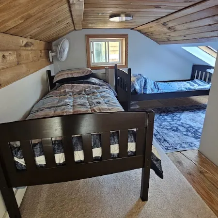 Cozy Lake Front home for Boating, fishing, winter sports, and gorgeous views,