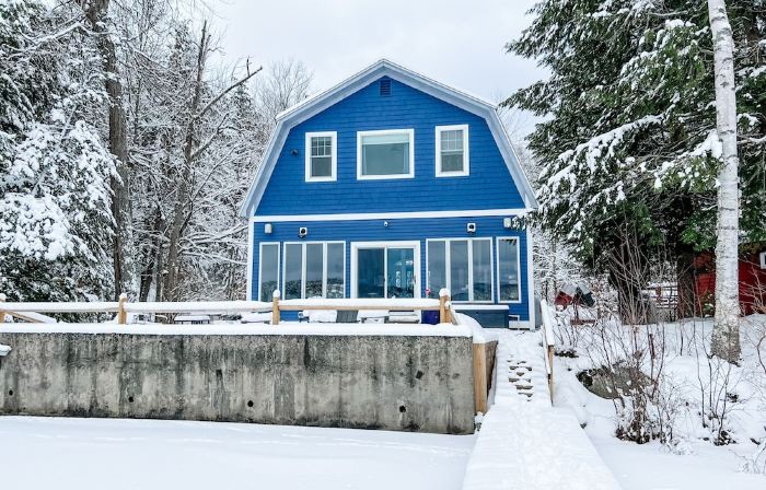 Family & Dog-Friendly Lakeside Retreat 15-Min to Mount Sunapee