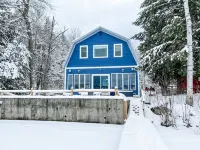 Family & Dog-Friendly Lakeside Retreat 15-Min to Mount Sunapee - Kitchens