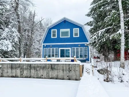 Family & Dog-Friendly Lakeside Retreat 15-Min to Mount Sunapee