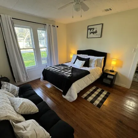 Cozy Retreat in Geronimo w/ 2 BD