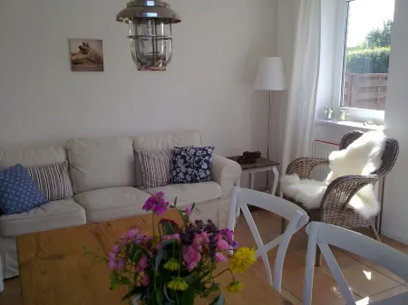 Beautiful vacation home, 150m to sandy beach with own beach chair, garden, sauna, WLAN