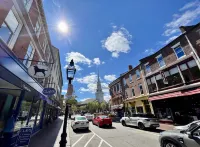 Lovely 1-bedroom in downtown Portsmouth steps to everything!