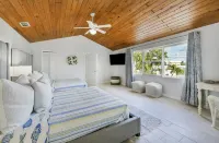Waterfront, 100ft Dock, Kayaks, Bikes, Pool, Hot Tub, Basketball & Pickleball