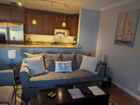 Quaint, quiet condo minutes from Lake Geneva