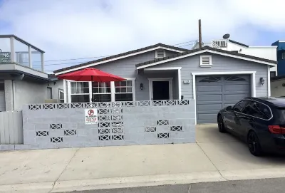 Silver Strand Beach Cottage Steps From the Sand 에어포트 셀프 스토리지 주변 호텔