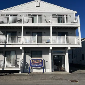 The Great Escape II. Newly renovated and beautiful Unit on Hampton Beach.