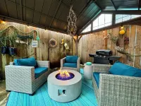 Beachy Chic Seaside Retreat-gas fireplace & firepit, steps to beach, prom & town