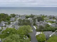 Cape Cod Cottage steps from Private Beach Hotels in Mashpee