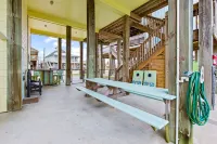 Fenced Yard ~ Cargo Lift ~ Fire Pit ~ 3-minute walk to beach!