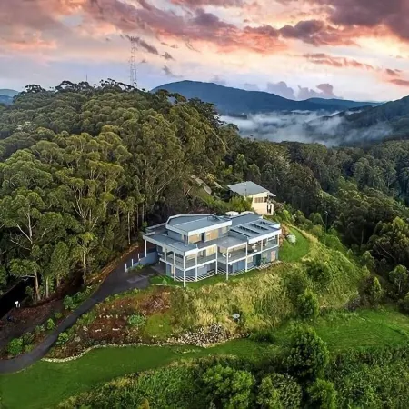 ON TOP OF THE WORLD Garden StudioPanoramic Ocean Views, Close to Town & Beaches