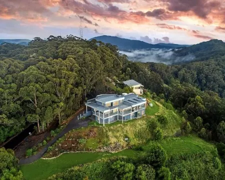ON TOP OF THE WORLD Garden StudioPanoramic Ocean Views, Close to Town & Beaches Hotels in Korora