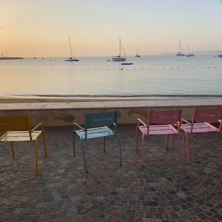 Studio Avec Terrasse Plein Centre Ville Face à la Mer, à 50 Mètres de la Plage