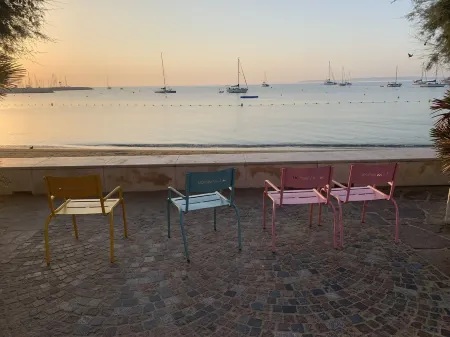 Studio Avec Terrasse Plein Centre Ville Face à la Mer, à 50 Mètres de la Plage