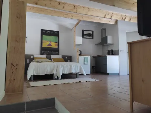 Studio Dans un Village Médiéval de la Drôme Provençale