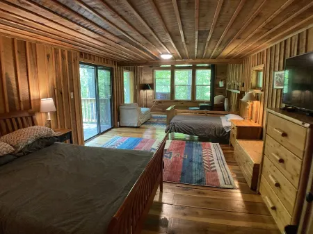 Treetops Cabin in the Woods!