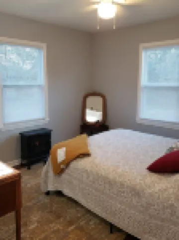 Quiet and cozy cottage hidden on the banks of Lake Norman