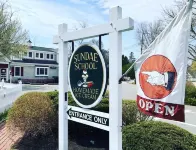 Cozy 2-bedroom cottage, 0.2 mi walk to the beach and other popular attractions!