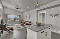 Brand New Luxury 1-Bedroom Minutes from Downtown & Hiking