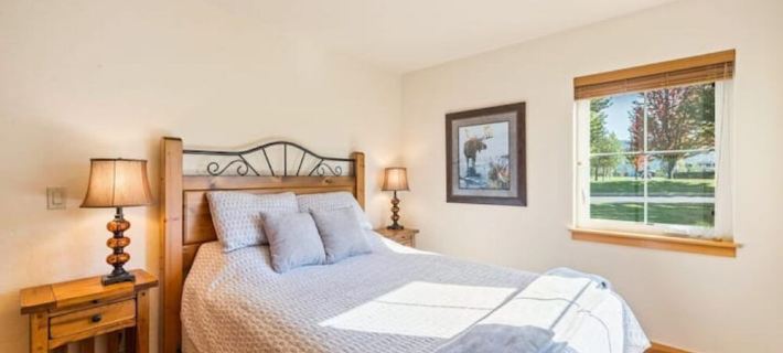 Mountain Bluebird Lakehouse Hotels in Bonner County