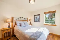 Mountain Bluebird Lakehouse Hotels in Dover