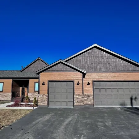 New home, close to skiing, hunting, rodeos, hiking. Fenced yard, pet friendly.
