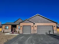 New home, close to skiing, hunting, rodeos, hiking. Fenced yard, pet friendly.