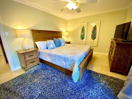 "The Sea Ray" 2 King Beds & Pickleball Court. Great Sunset Views with Boat Slip!