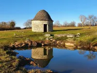Quercy cottage, contemporary charm, great comfort, garden with natural swimming pool