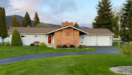 Great Location-Close to Silverwood, Downtown, Hayden & Cda Lakes Отели в г. Кутеней