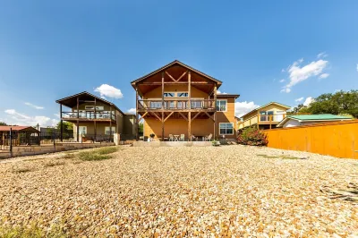 Dream Lake Haus with Beautiful Lake and Hill Country Views!