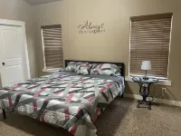 House by the park, fun for everyone!!!! 鄰近Dollar Tree的酒店