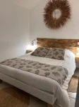 2 Bedroom Private Vacation Home in Margotteau, la Flotte Hotels in La Flotte