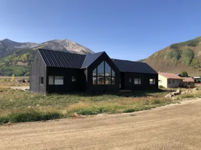 Modern Home in mountain setting within walking/biking distance to town Hotels near Kebler Pass