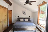 Charming Cabin for a Perfect Family Winter Getaway, Firepit, Fenced, Game Room